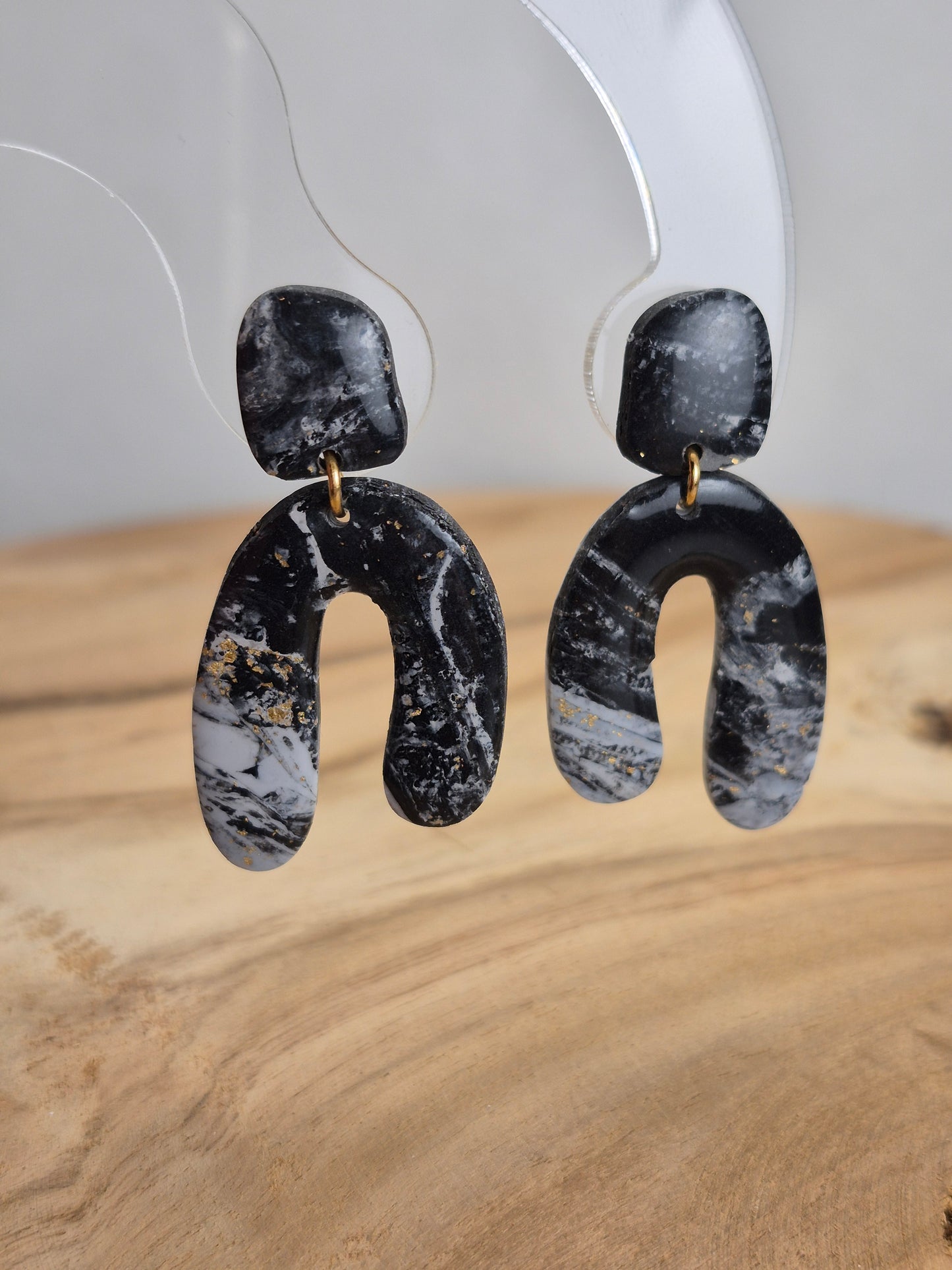 Aura - Musta marmori